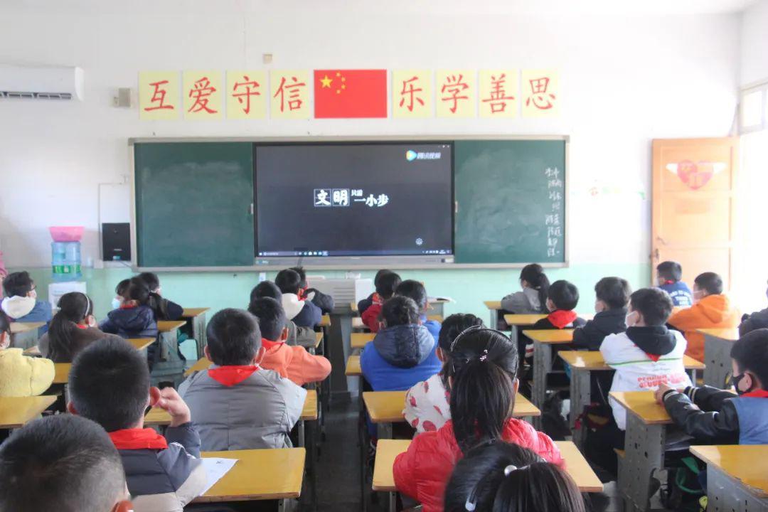 逃出白海豹洞